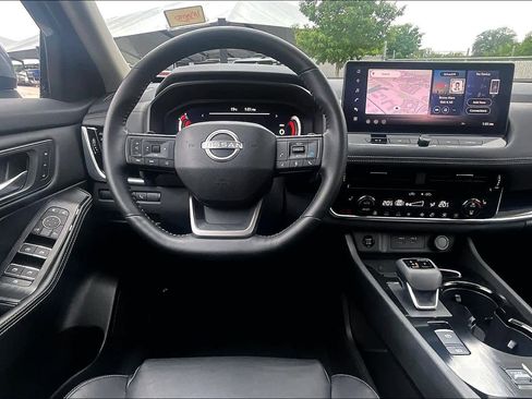 Certified 2025 Nissan Rogue SL w/ Tech Package FWD image 6