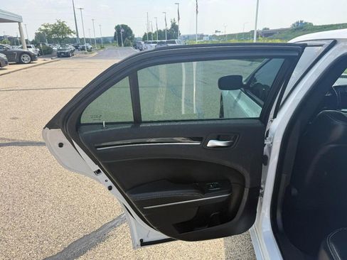 Used 2019 Chrysler 300 S RWD image 28