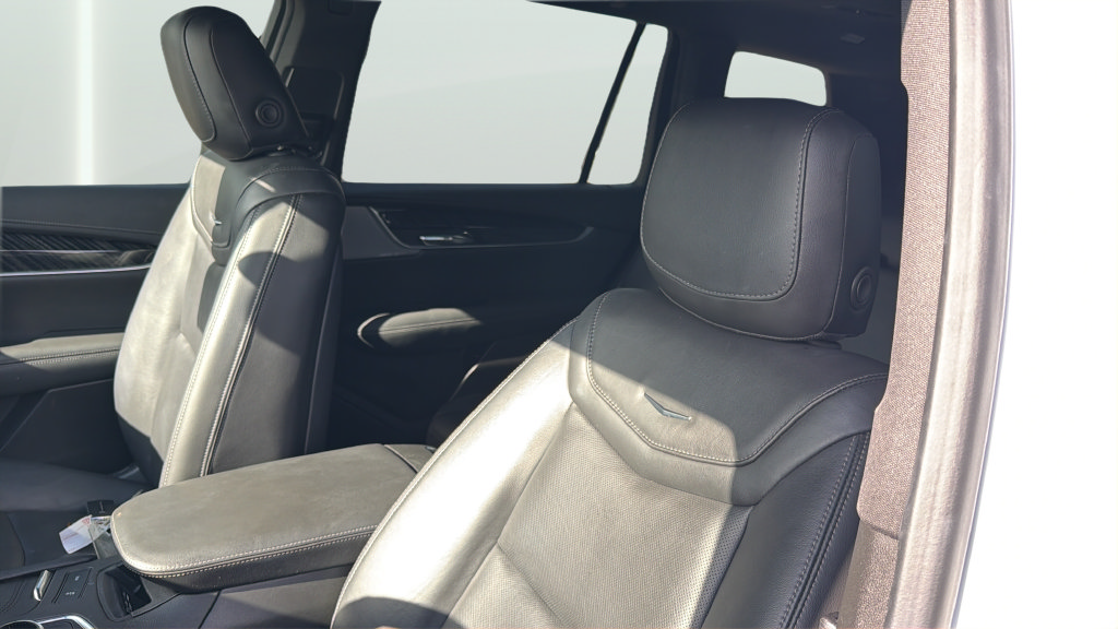Used 2024 Cadillac XT6 Premium Luxury FWD image 11