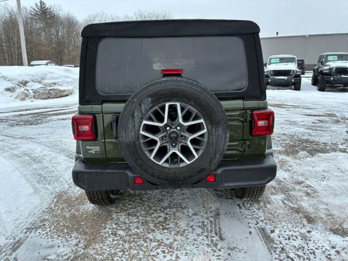 Used 2024 Jeep Wrangler Sahara image 6