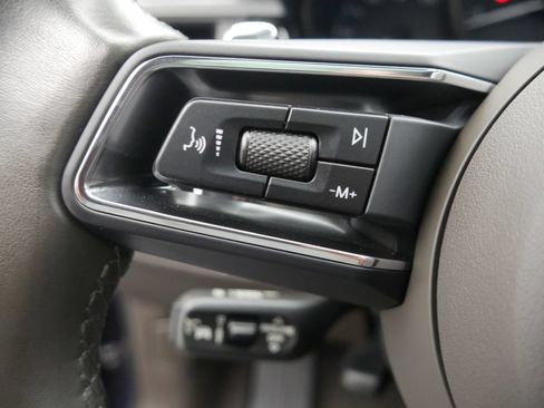Certified 2023 Porsche Macan AWD/4WD image 36