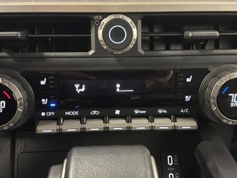 Used 2024 Toyota Tacoma Trailhunter image 17