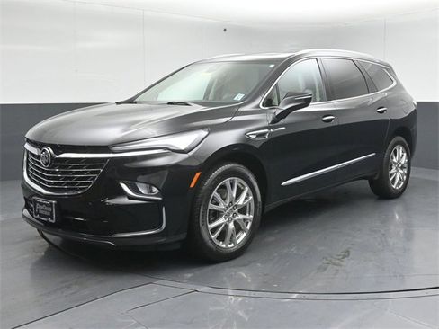 Used 2023 Buick Enclave Essence w/ Experience Buick Package image 3