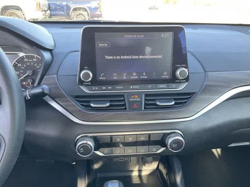Used 2024 Nissan Altima 2.5 SV image 21