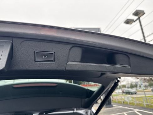 Used 2025 Volkswagen Atlas SE image 27