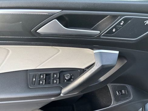 Used 2020 Volkswagen Tiguan SEL Premium R-Line image 15