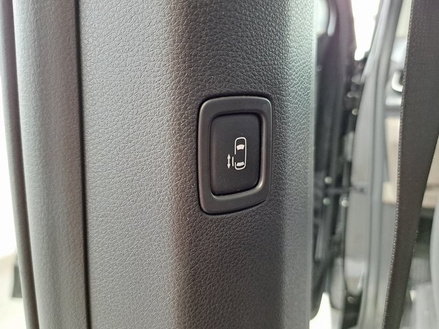 Used 2025 Kia Carnival FWD image 29