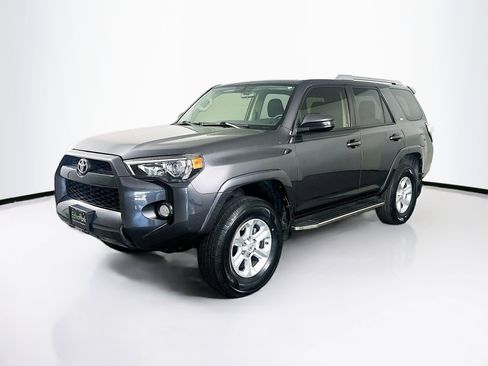 Used 2017 Toyota 4Runner SR5 image 3