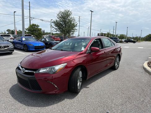 Used 2017 Toyota Camry SE FWD image 3