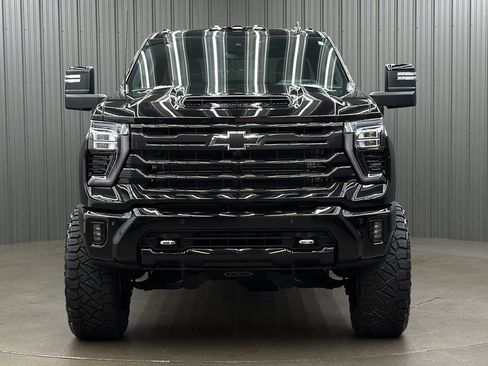 Used 2026 Chevrolet Silverado 2500 High Country w/ High Country Premium Package AWD/4WD image 8