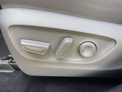 Used 2025 Toyota Highlander XLE AWD/4WD image 23