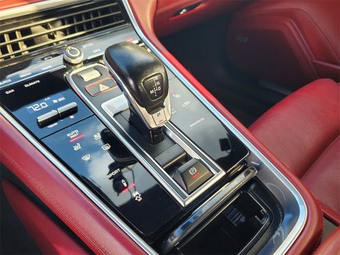 Used 2019 Porsche Panamera 4 image 32