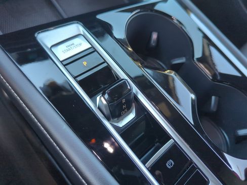 Used 2024 Volkswagen Atlas Cross Sport SE image 15