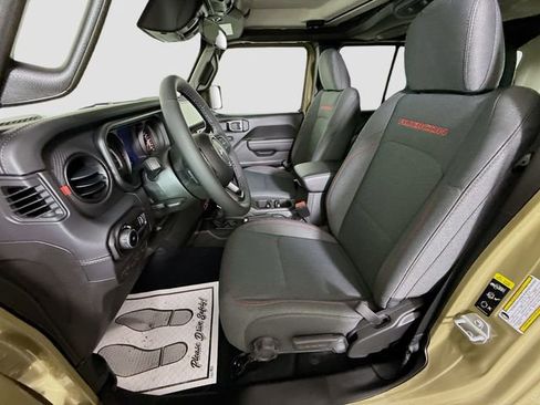 New 2025 Jeep Wrangler Unlimited Rubicon w/ Convenience Group AWD/4WD image 19