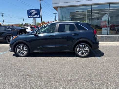 Used 2021 Kia Niro EX w/ Cold Weather Package FWD image 6
