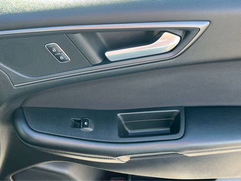 Used 2017 Ford Edge SE image 18