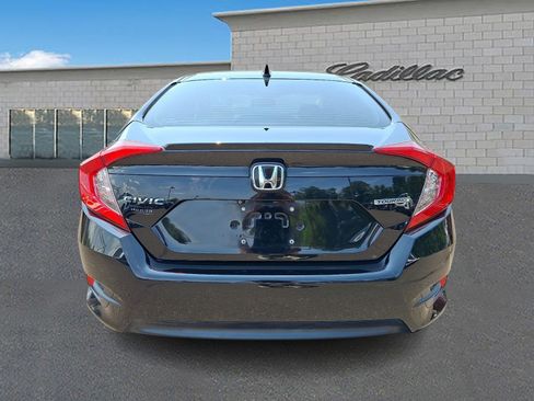Used 2018 Honda Civic Touring image 3