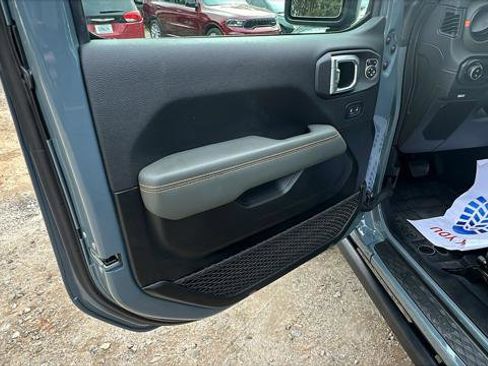 Certified 2024 Jeep Gladiator Mojave image 14