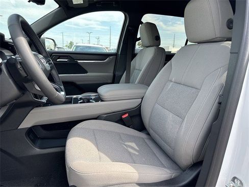 New 2026 GMC Acadia Elevation image 11