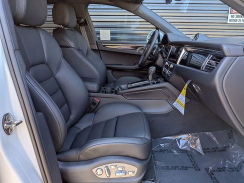 Certified 2025 Porsche Macan S AWD/4WD image 25