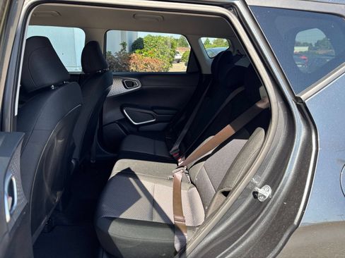 Used 2025 Kia Soul LX w/ LX Technology Package FWD image 23