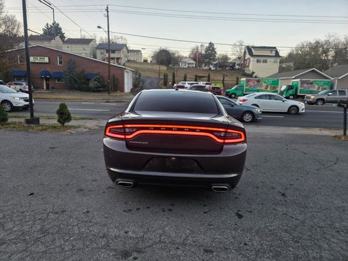 Used 2020 Dodge Charger SXT image 6