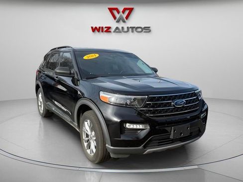 Used 2021 Ford Explorer XLT w/ Equipment Group 202A image 5