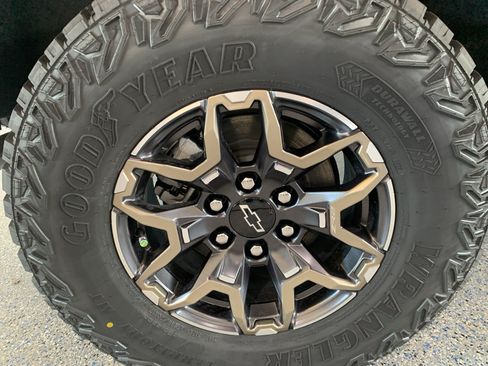 New 2026 Chevrolet Colorado ZR2 w/ Technology Package AWD/4WD image 31