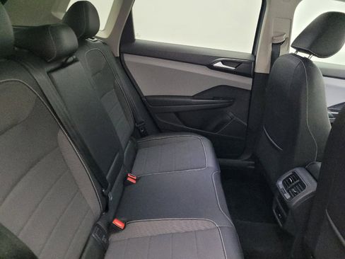Used 2023 Volkswagen Taos SE w/ Panoramic Sunroof Package FWD image 19