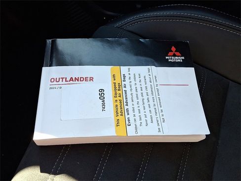 Used 2024 Mitsubishi Outlander SE image 26