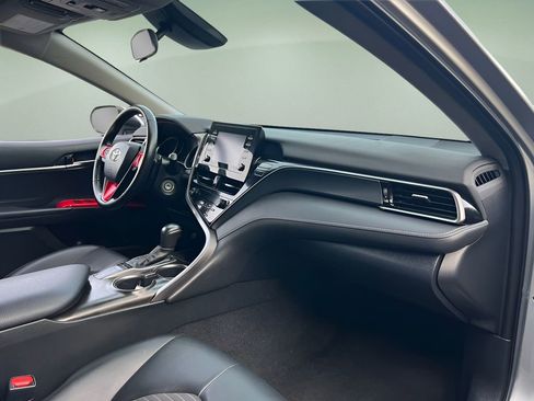 Used 2023 Toyota Camry SE image 16