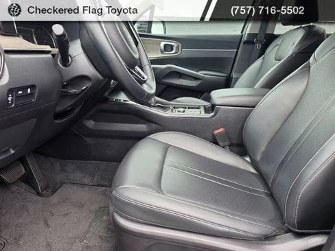 Used 2022 Kia Sorento S w/ Panoramic Sunroof Package AWD/4WD image 13