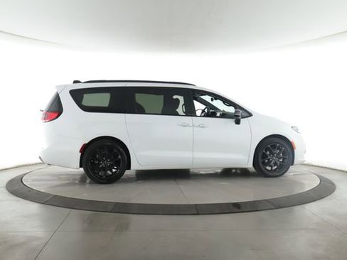 Used 2024 Chrysler Pacifica Touring-L w/ S Appearance Package FWD image 6