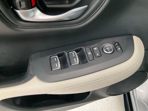 Certified 2025 Honda HR-V EX-L image 6
