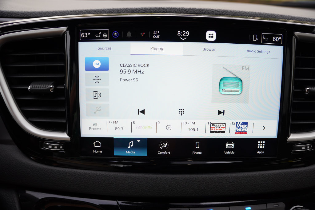 Used 2026 Chrysler Pacifica Select FWD image 5