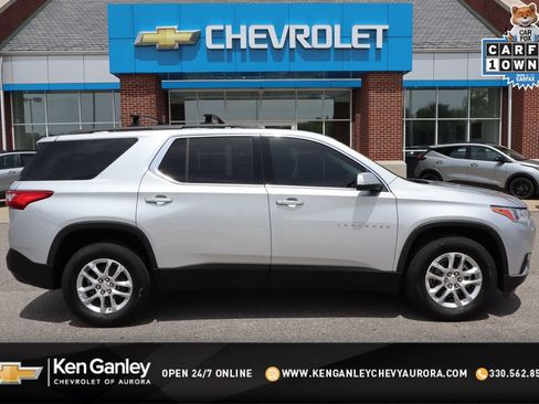 Used 2021 Chevrolet Traverse LT FWD image 1