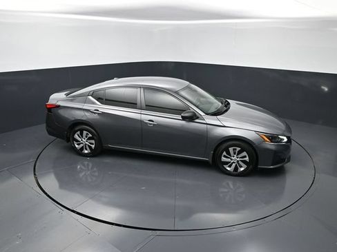 Used 2025 Nissan Altima 2.5 S FWD image 25