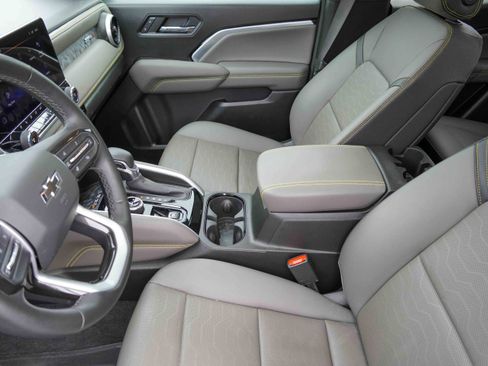 Used 2023 Chevrolet Colorado ZR2 w/ ZR2 Convenience Package III image 11