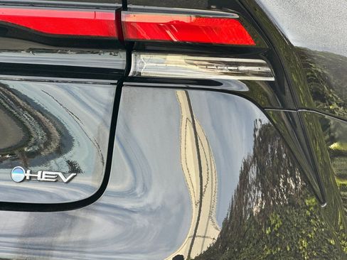 Used 2025 Toyota Prius LE image 30