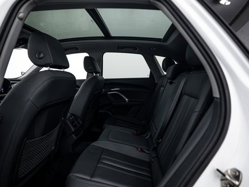 Used 2025 Audi Q5 Premium w/ Convenience Package AWD/4WD image 17