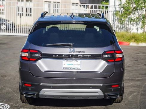 New 2025 Honda Pilot Touring image 6