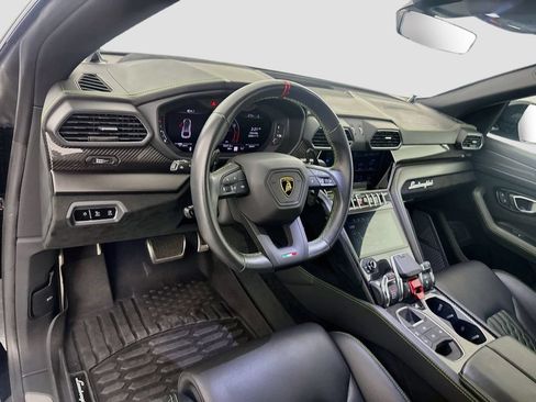 Used 2024 Lamborghini Urus Performante AWD/4WD image 9