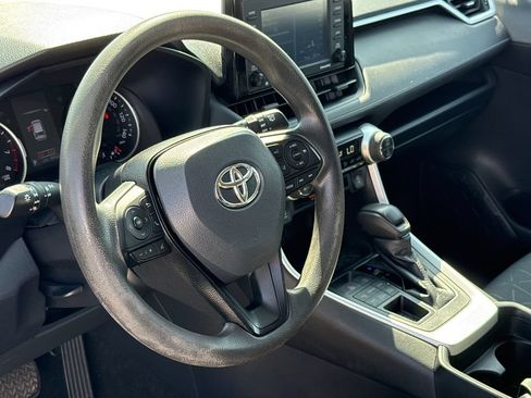 Used 2021 Toyota RAV4 XLE AWD/4WD image 17