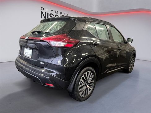 Used 2023 Nissan Kicks SR w/ SR Premium Package image 5