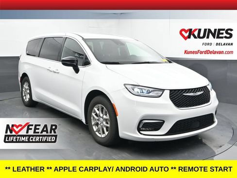 Used 2025 Chrysler Pacifica Select FWD image 1