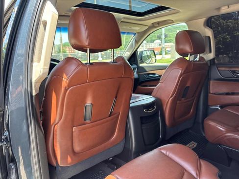 Used 2020 Cadillac Escalade Luxury AWD/4WD image 26