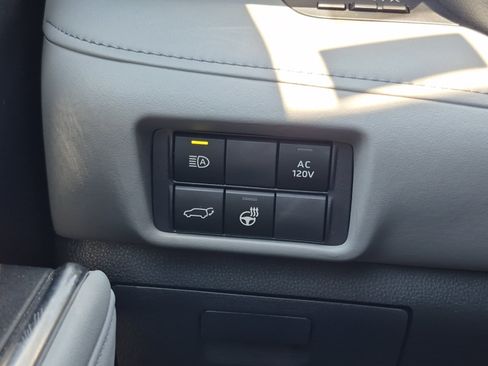 Certified 2026 Toyota Highlander Limited AWD/4WD image 10