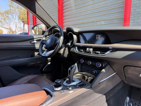 Used 2022 Alfa Romeo Stelvio Ti image 17