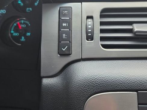 Used 2013 Chevrolet Silverado 1500 LTZ w/ LTZ White Diamond Edition image 22