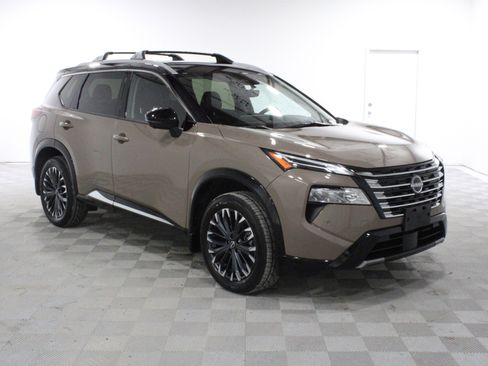 Used 2024 Nissan Rogue Platinum w/ Platinum Premium Package AWD/4WD image 1